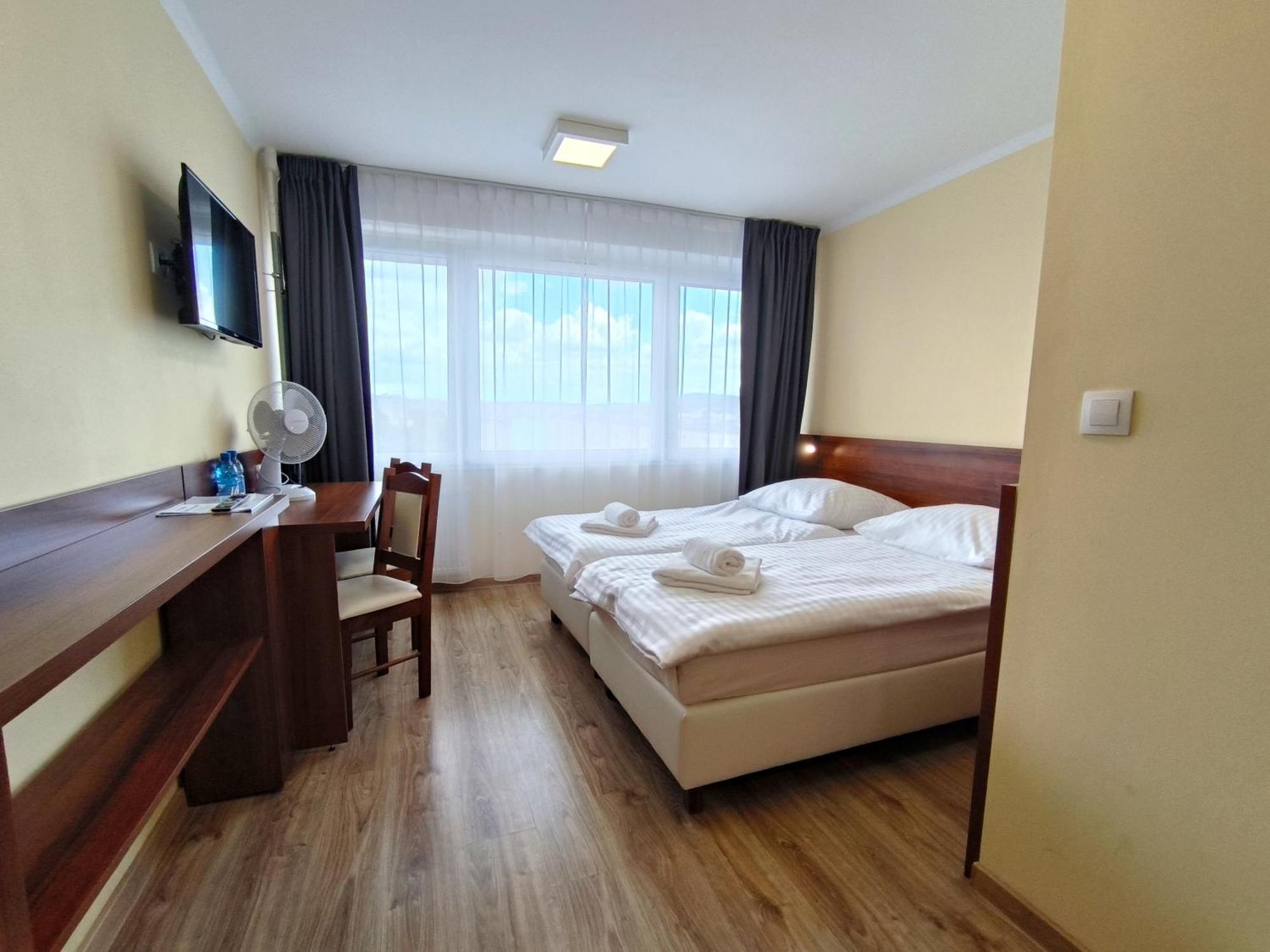 Hotel Sill Kielce Ngoại thất bức ảnh
